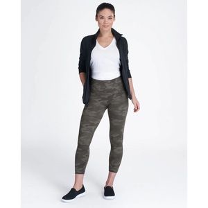 SPANX Look at‎ Me Now Seamless Cropped Leggings